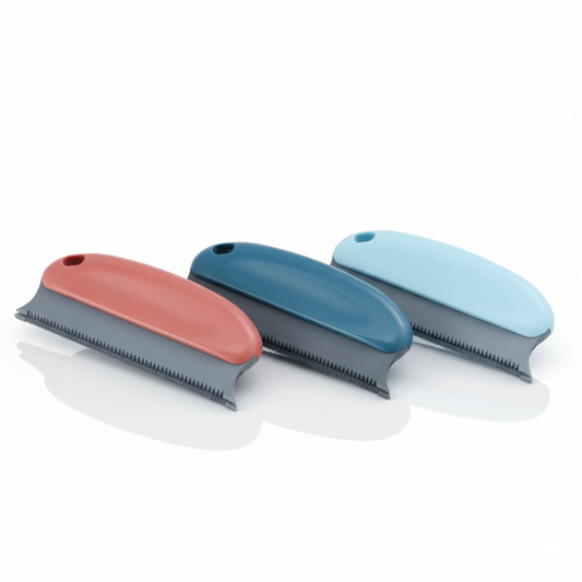 Brosses anti-poils corail, bleu et bleu clair pour retirer facilement les poils d’animaux sur canapés, tapis et vêtements.
