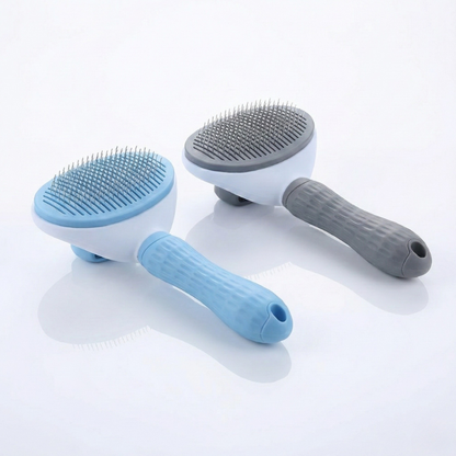 Brosses de toilettage bleu et gris pour animaux, idéales pour démêler et retirer les poils lâches.